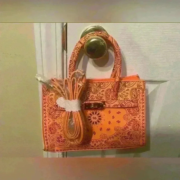 Fashion Nova Handbags - Fashion Nova Small Orange Purse